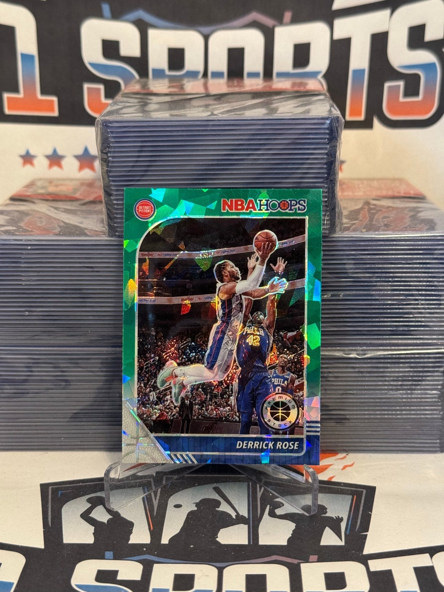 2019 Hoops Premium Stock (Green Cracked Ice Prizm) Derrick Rose #114