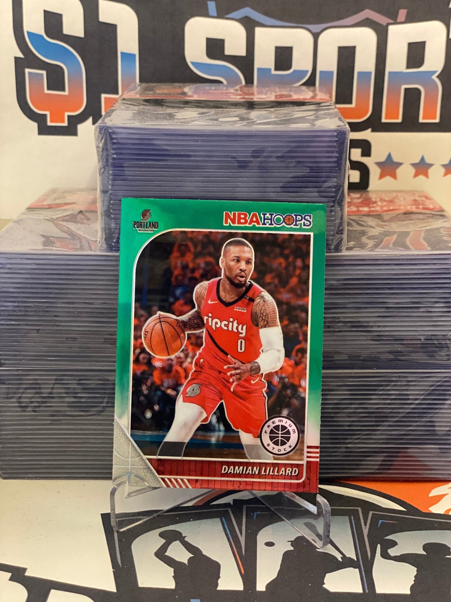 2019 Hoops Premium Stock (Green Prizm) Damian Lillard #157