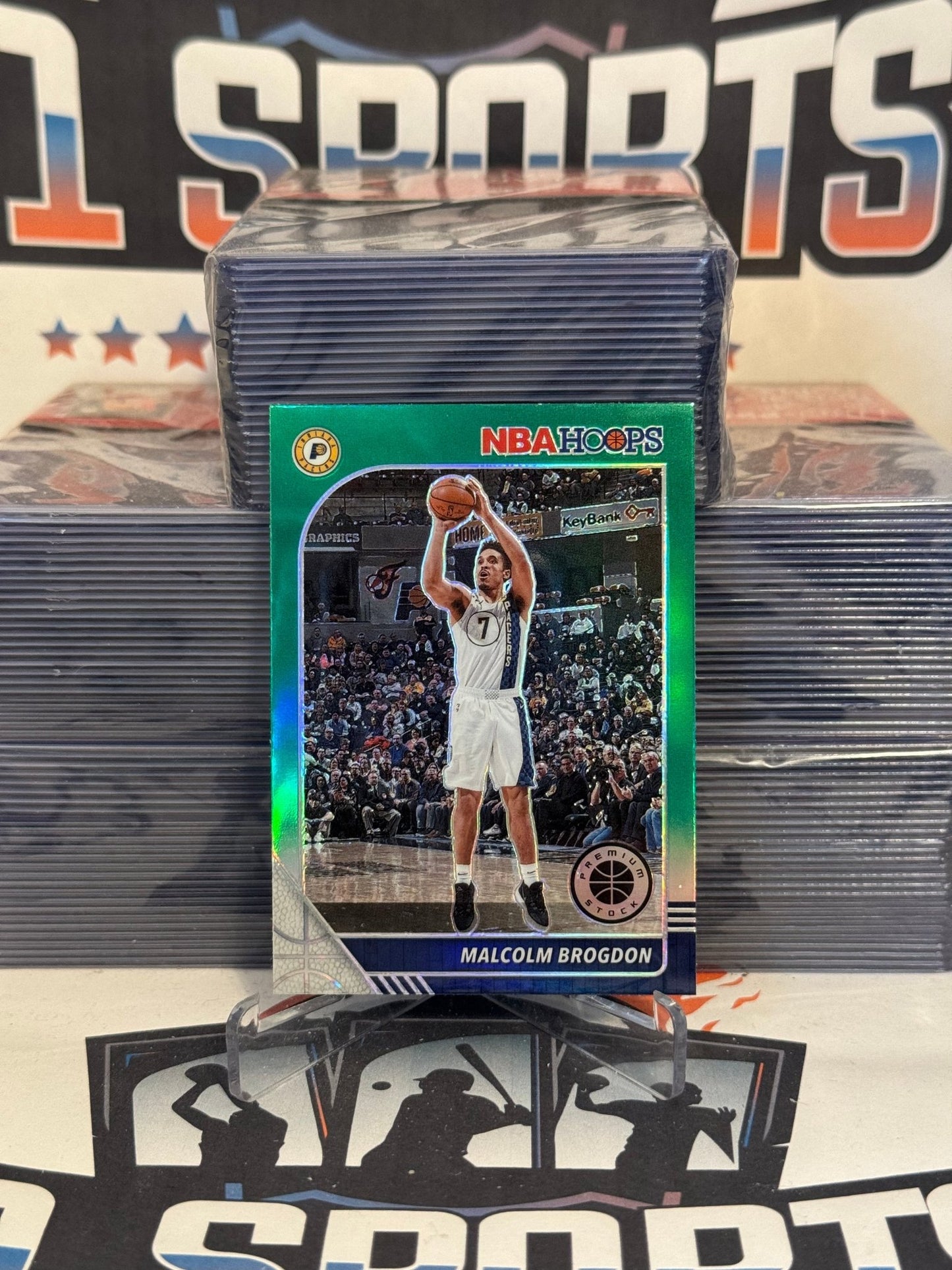 2019 Hoops Premium Stock (Green Prizm) Malcolm Brogdon #104