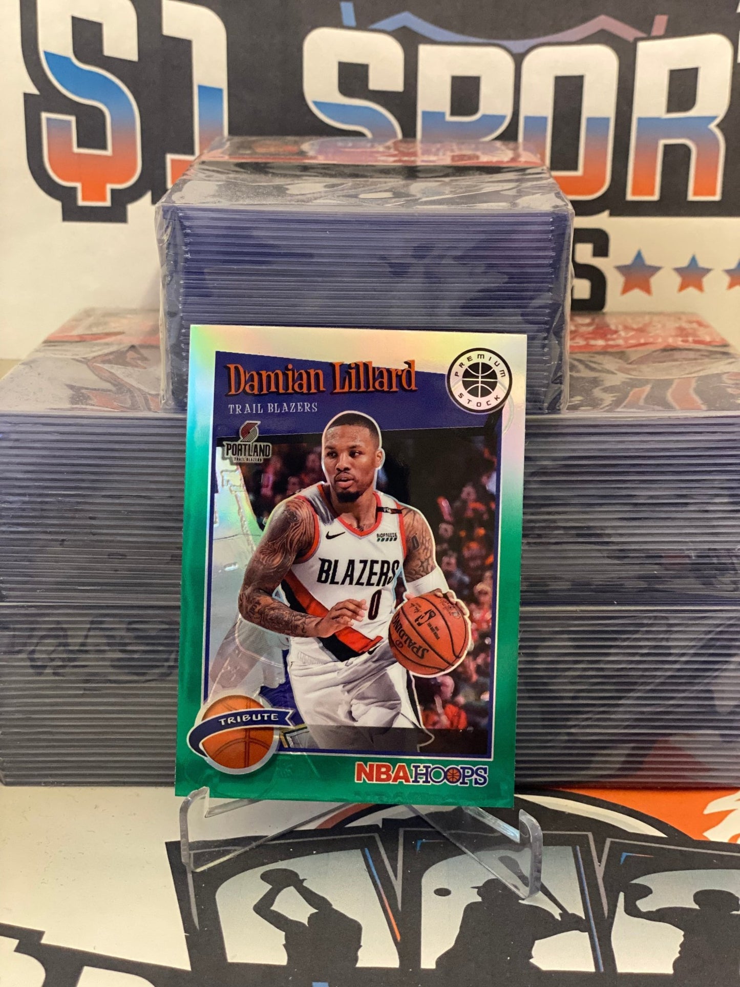 2019 Hoops Premium Stock (Green Prizm, Tribute) Damian Lillard #291