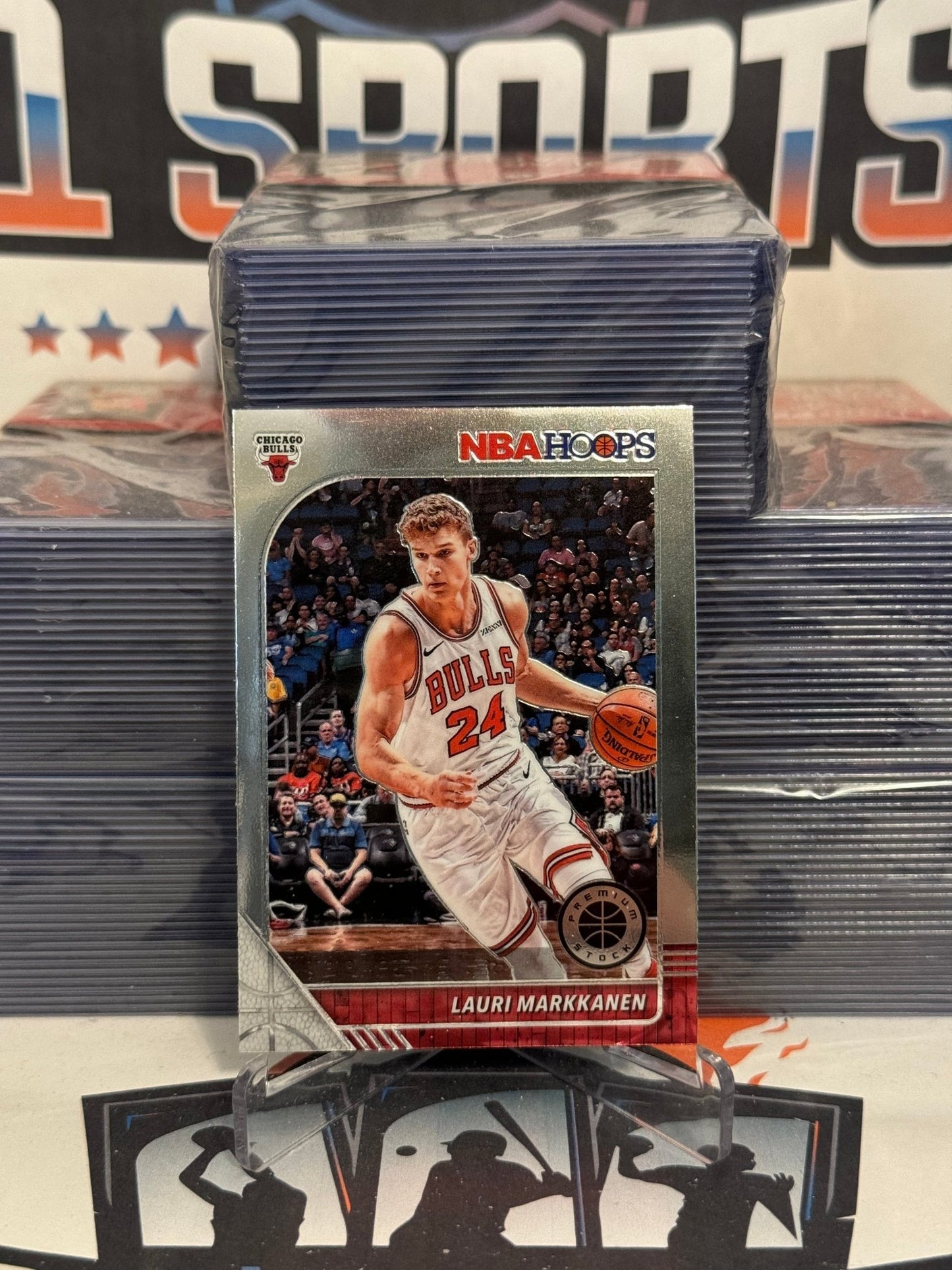 2019 Hoops Premium Stock Lauri Markkanen #27