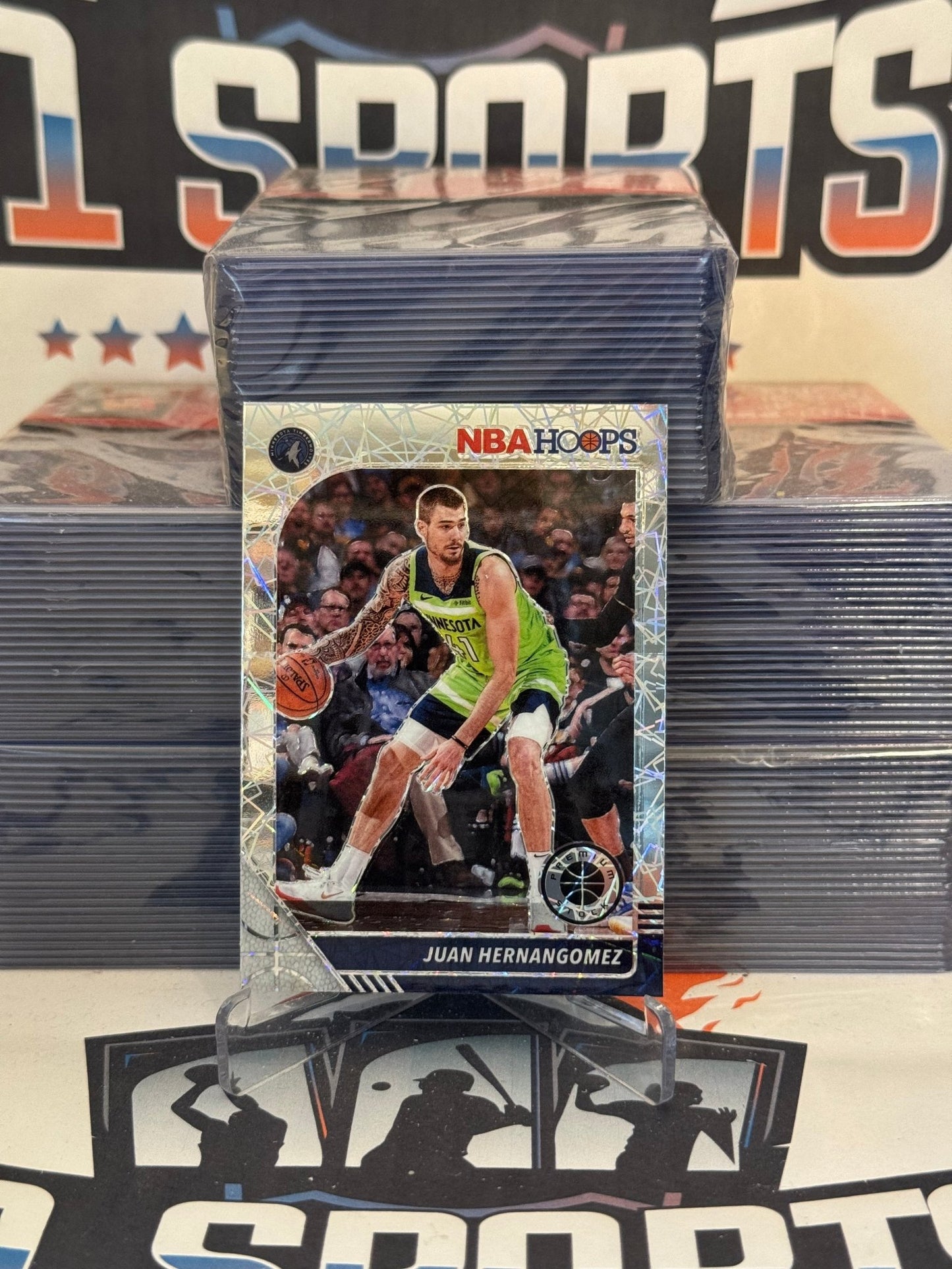 2019 Hoops Premium Stock (Silver Laser Prizm) Juan Hernangomez #163