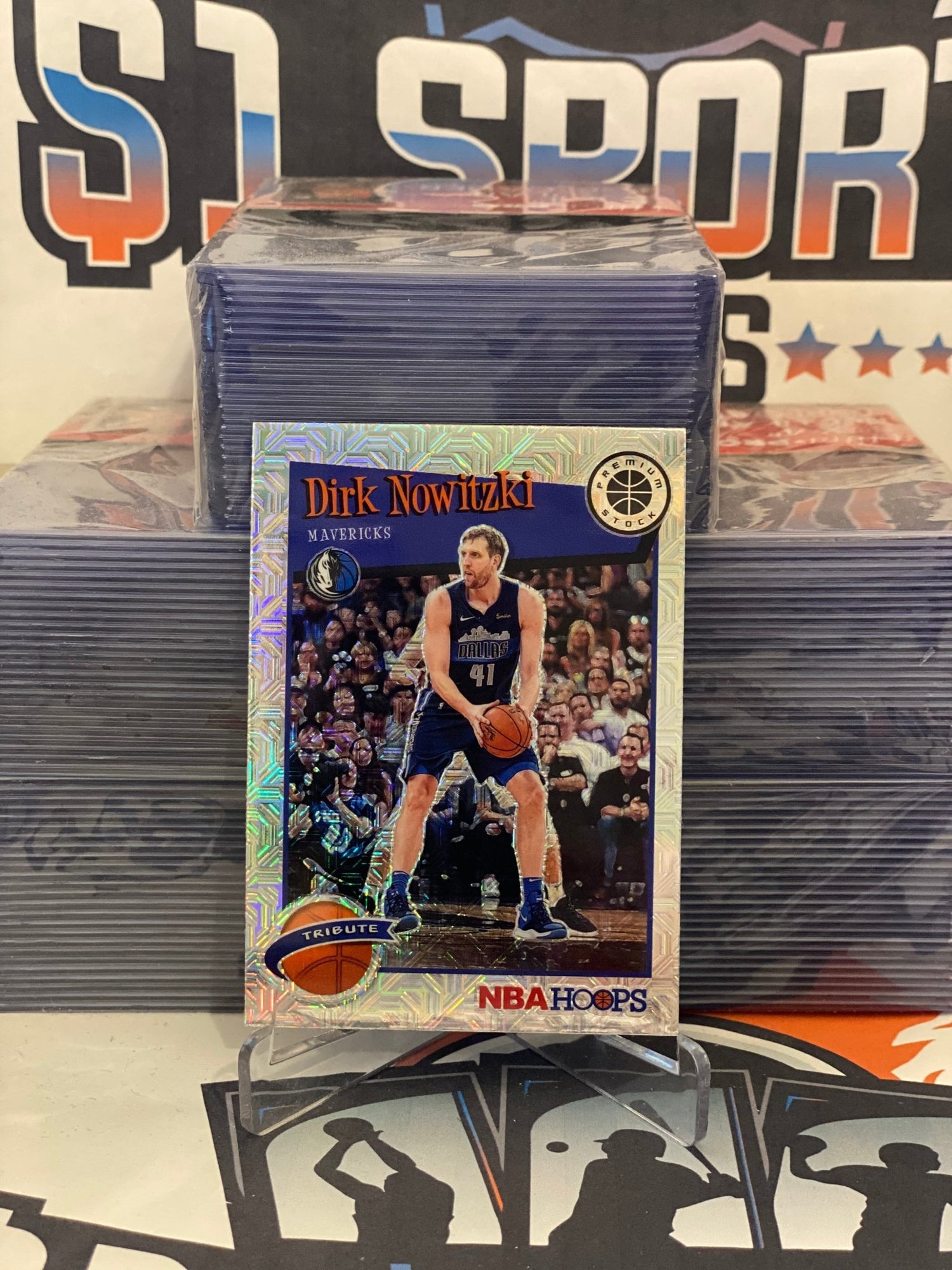 2019 Hoops Premium Stock (Silver Mojo Prizm, Tribute) Dirk Nowitzki #282