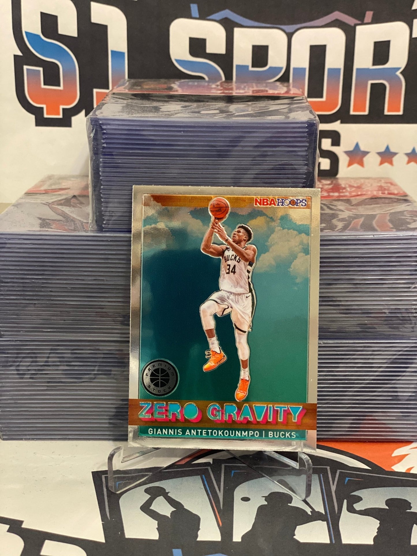 2019 Hoops Premium Stock (Zero Gravity) Giannis Antetokounmpo #6