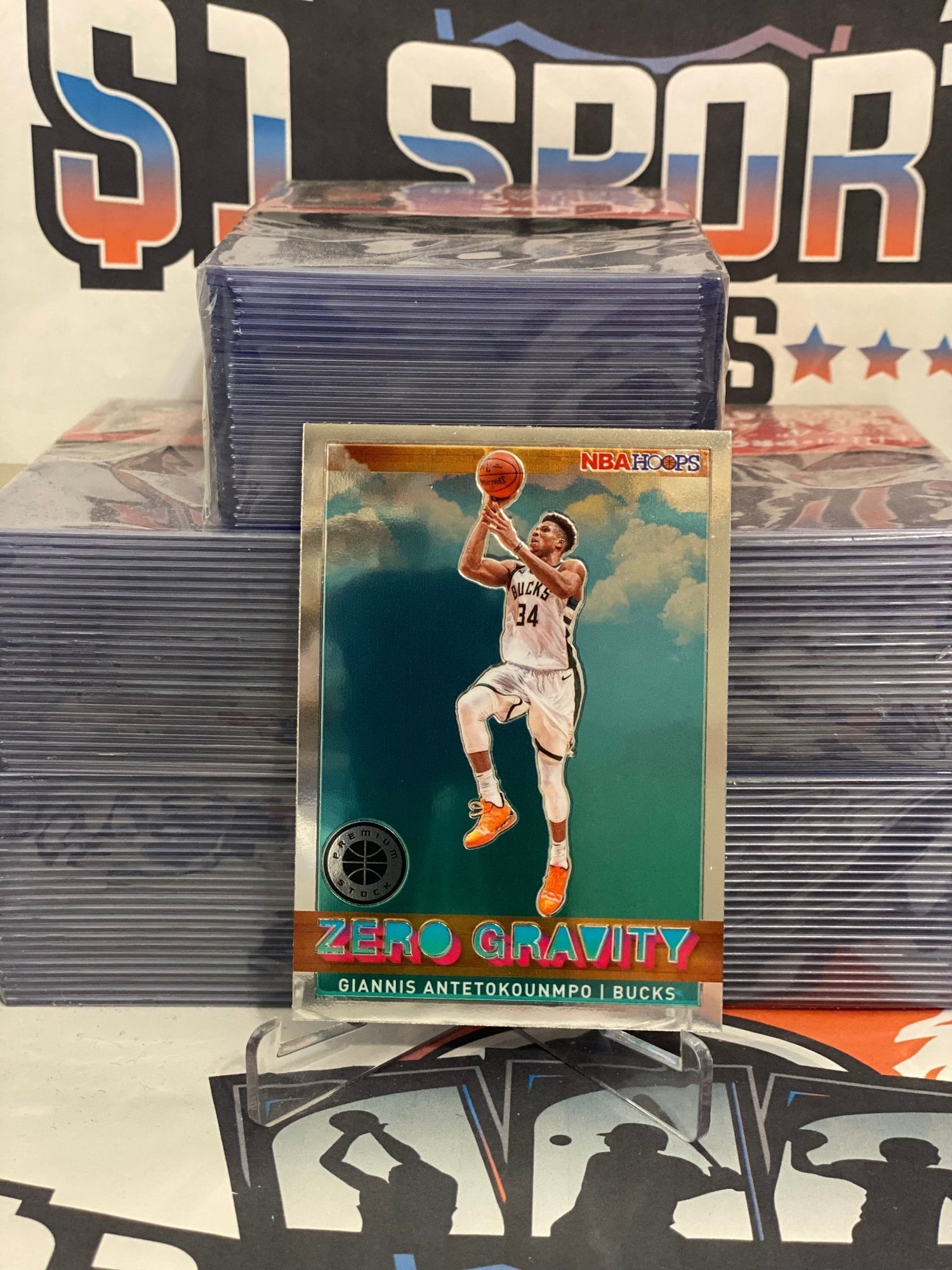 2019 Hoops Premium Stock (Zero Gravity) Giannis Antetokounmpo #6