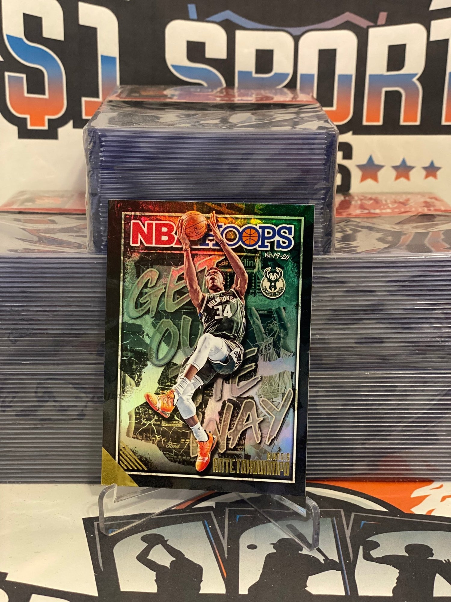 2019 NBA Hoops (Holo, Get Out The Way) Giannis Antetokounmpo #14