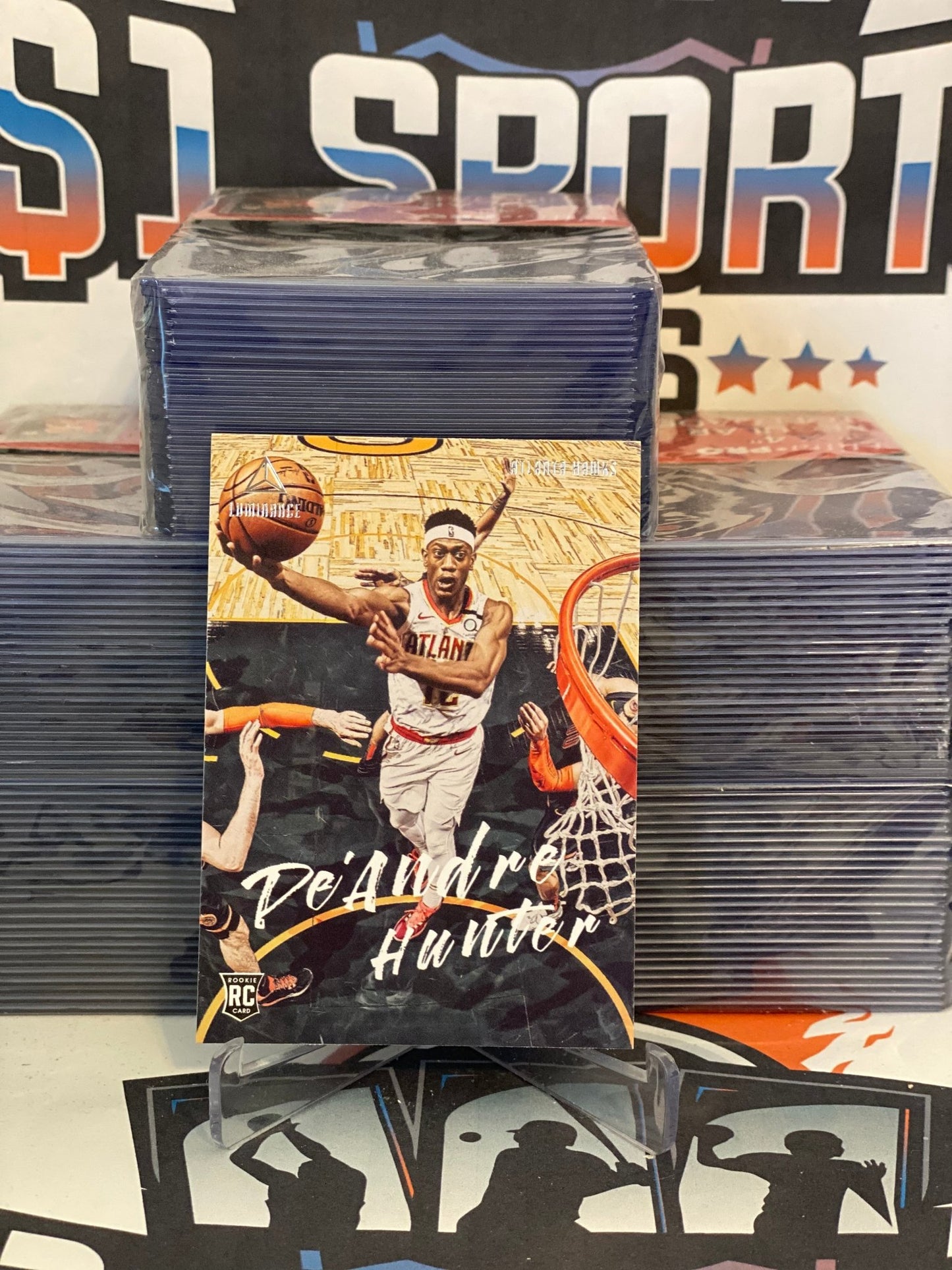 2019 Panini Chronicles (Luminance) De'Andre Hunter Rookie #152