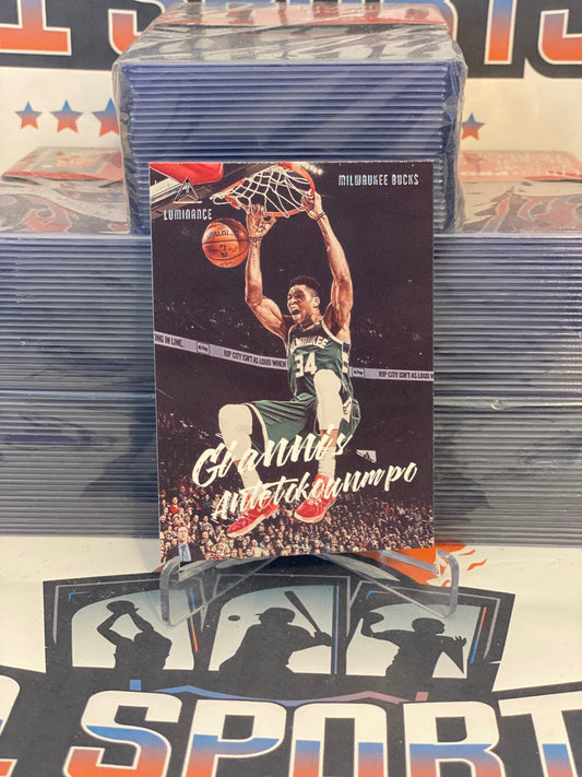 2019 Panini Chronicles (Luminance) Giannis Antetokounmpo #155