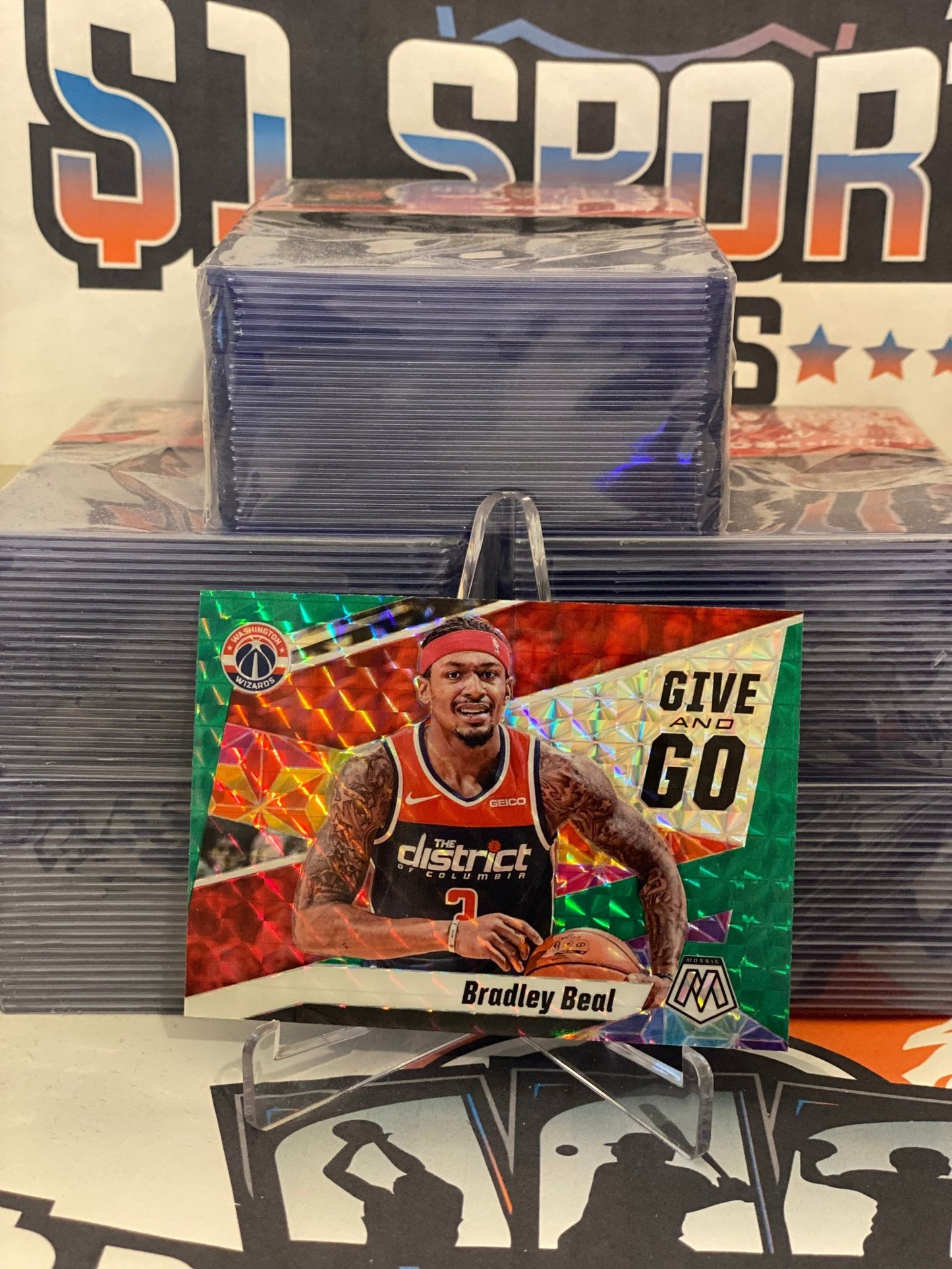 2019 Panini Mosaic (Green Prizm, Give and Go) Bradley Beal #9