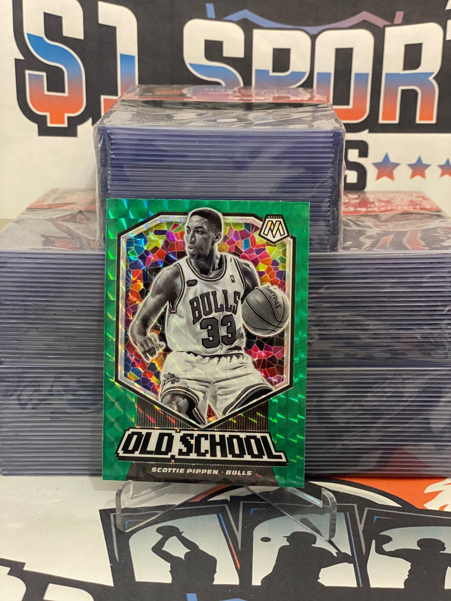 2019 Panini Mosaic (Green Prizm, Old School) Scottie Pippen #11