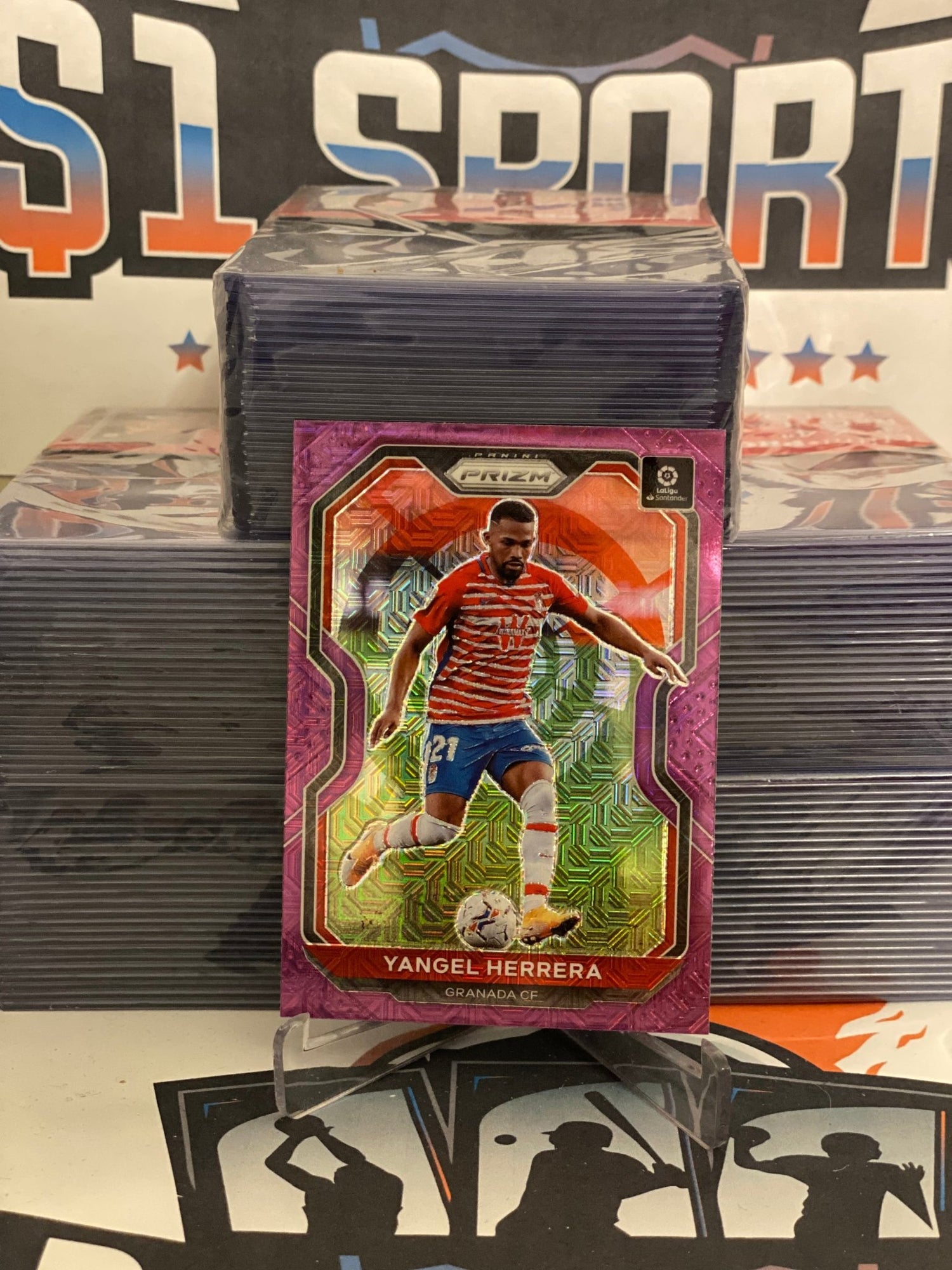 2020 Panini Chronicles (Purple Mojo Prizm, Prizm) La Liga Yangel Herrera #18