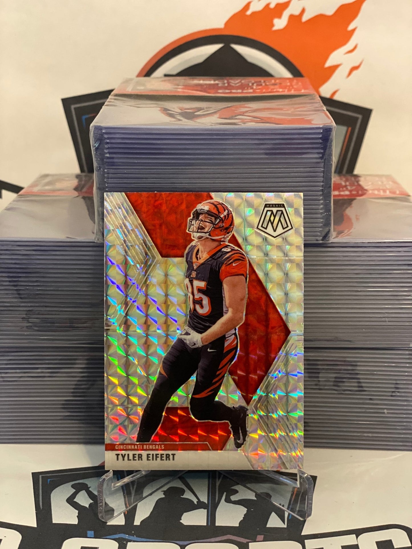 2020 Panini Mosaic (Mosaic Prizm) Tyler Eifert #50