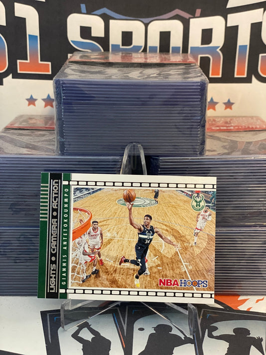 2021 NBA Hoops (Lihts Camera Action) Giannis Antetokounmpo #15