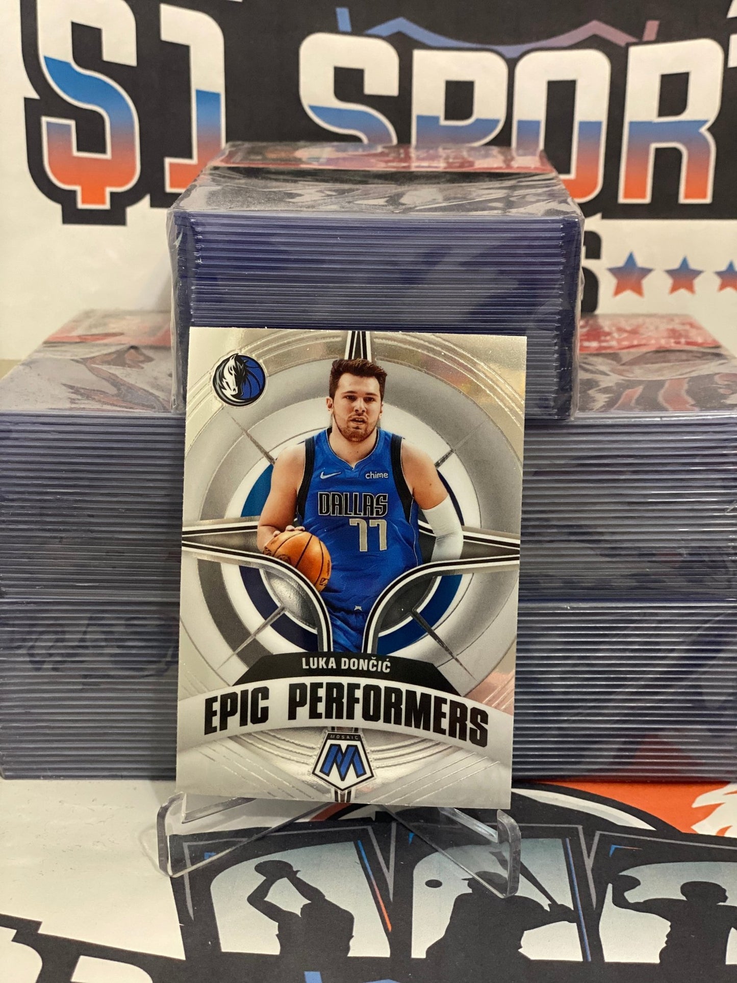 2021 Panini Mosaic (Epic Performers) Luka Doncic #1