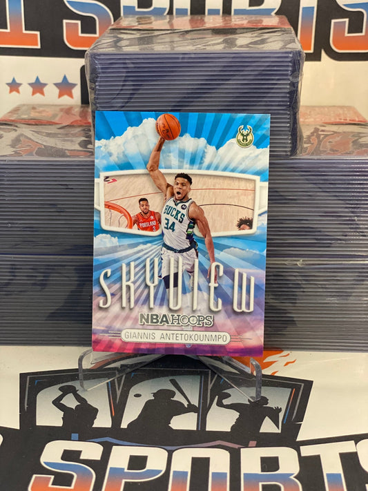 2022 NBA Hoops (Skyview) Giannis Antetokounmpo #3