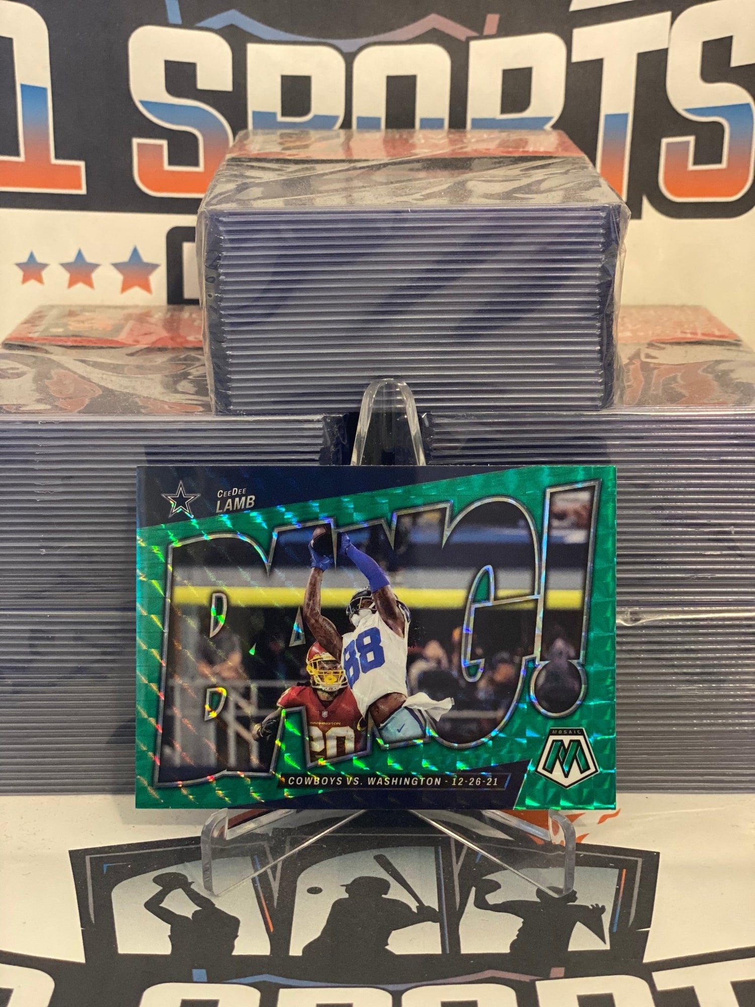 2022 Panini Mosaic (Green Prizm, Bang!) CeeDee Lamb #B-12