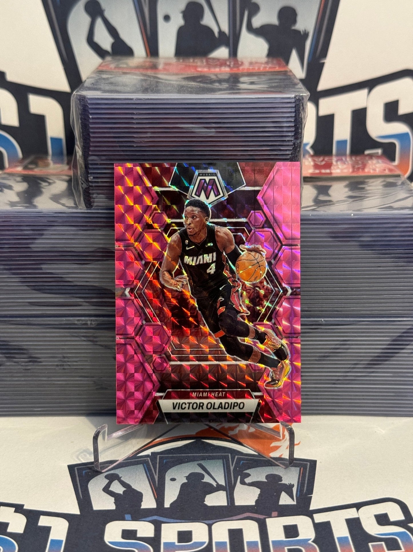 2022 Panini Mosaic (Pink Prizm 120/149) Victor Oladipo #130