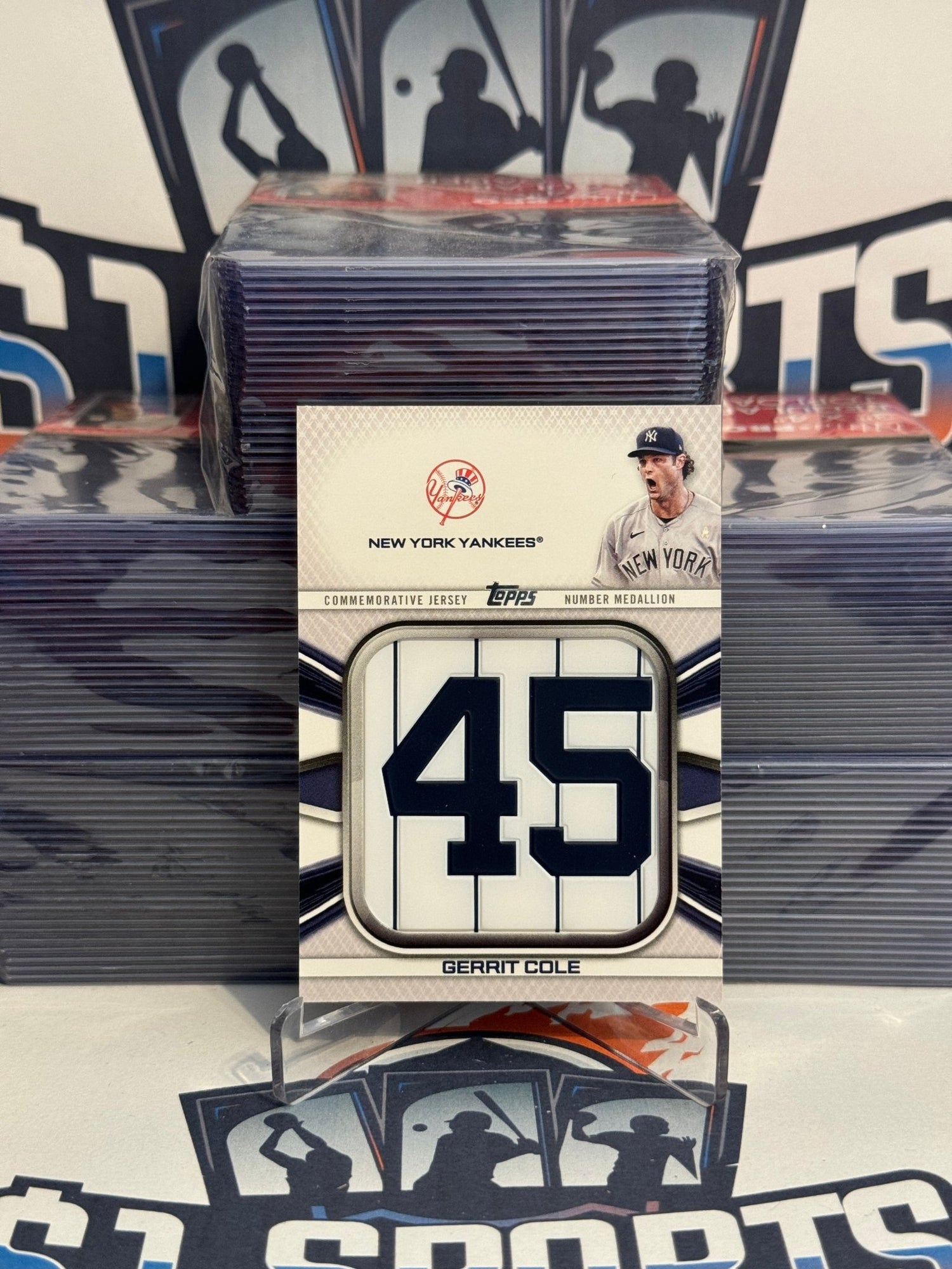 2022 Topps (Player Number Medallion Relic) Gerrit Cole #JNM-GC