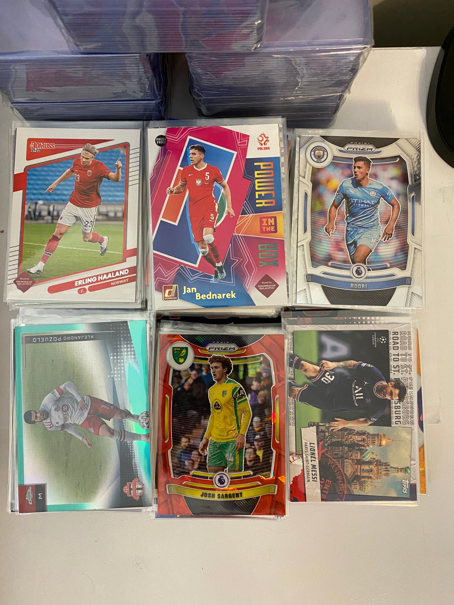 $100+ Soccer Mystery Sports Trading Card Singles