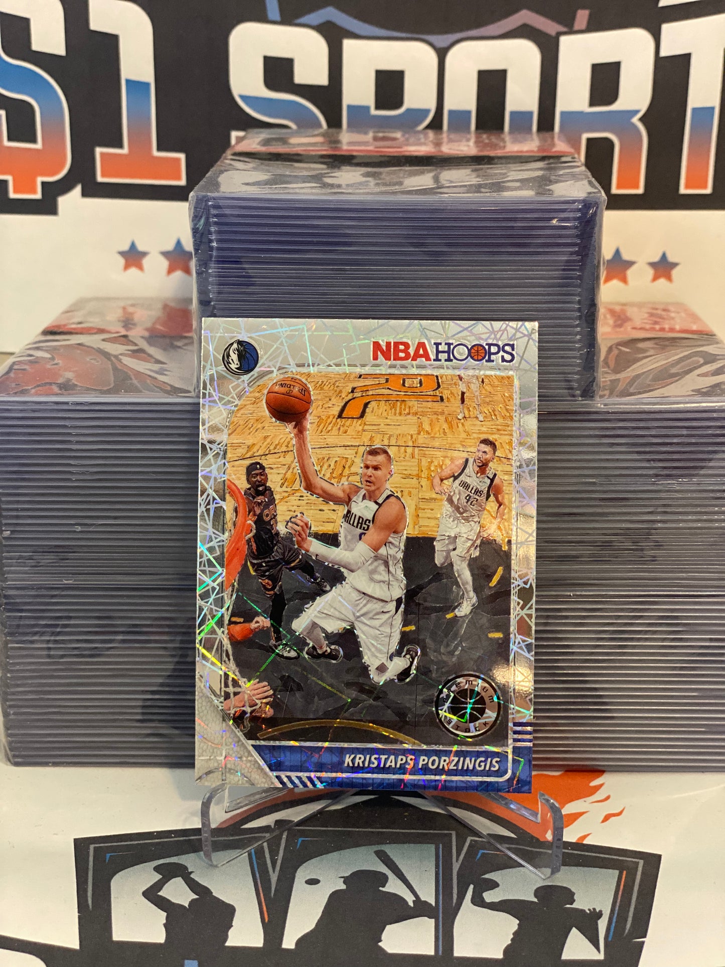 2019 Hoops Premium Stock (Silver Laser Prizm) Kristaps Porzingis #40