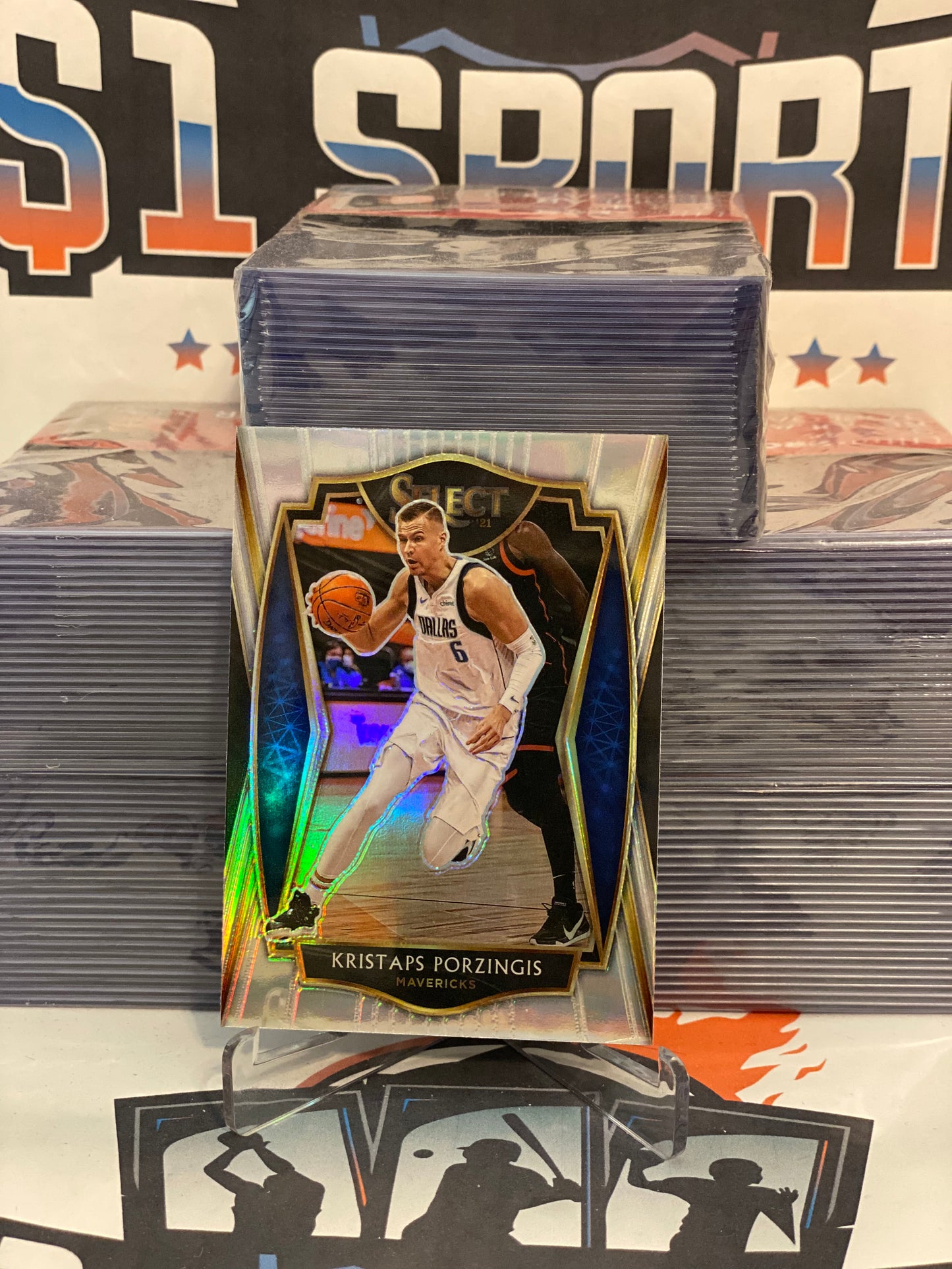 2020 Panini Select (Silver Prizm, Premier Level) Kristaps Porzingis #105