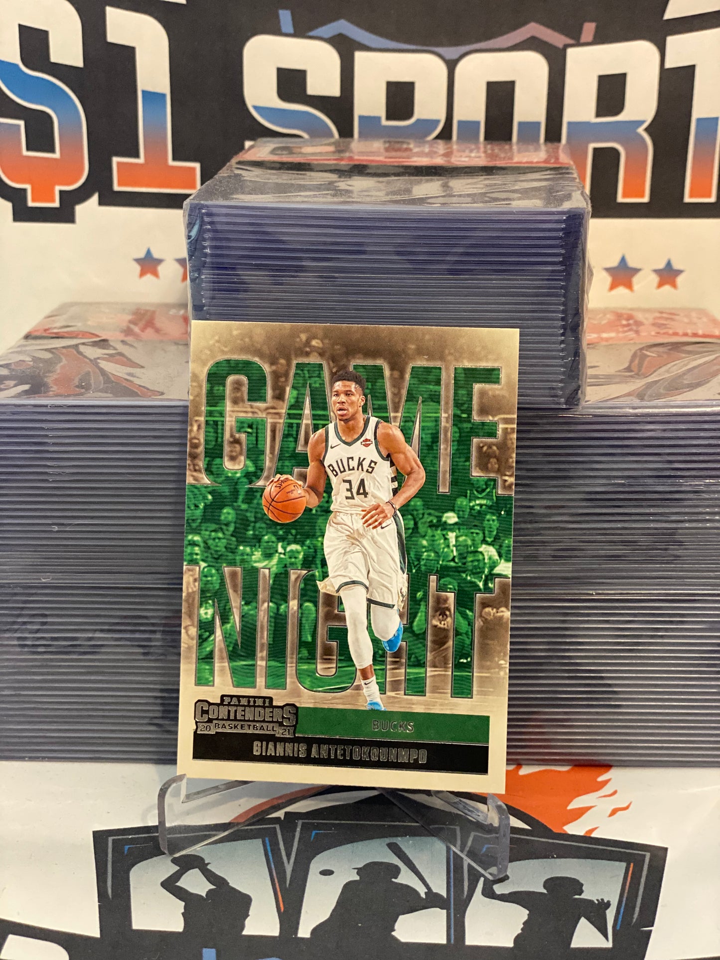 2020 Panini Contenders (Game Night) Giannis Antetokounmpo #12