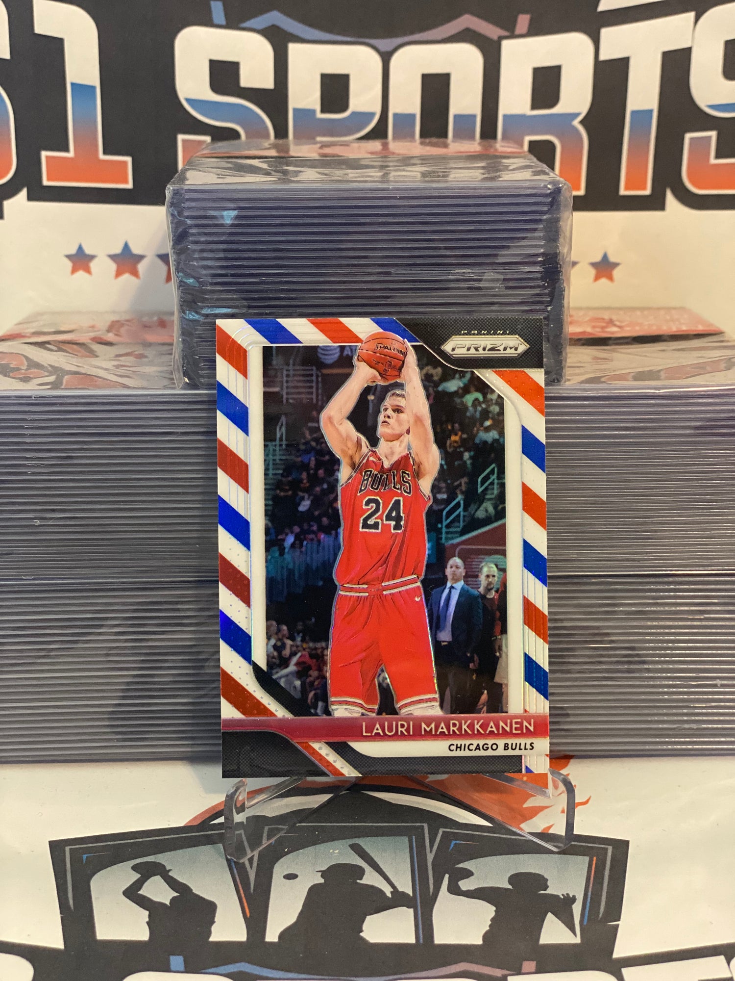 2018 Panini Prizm (Red, White & Blue Prizm) Lauri Markkanen #110